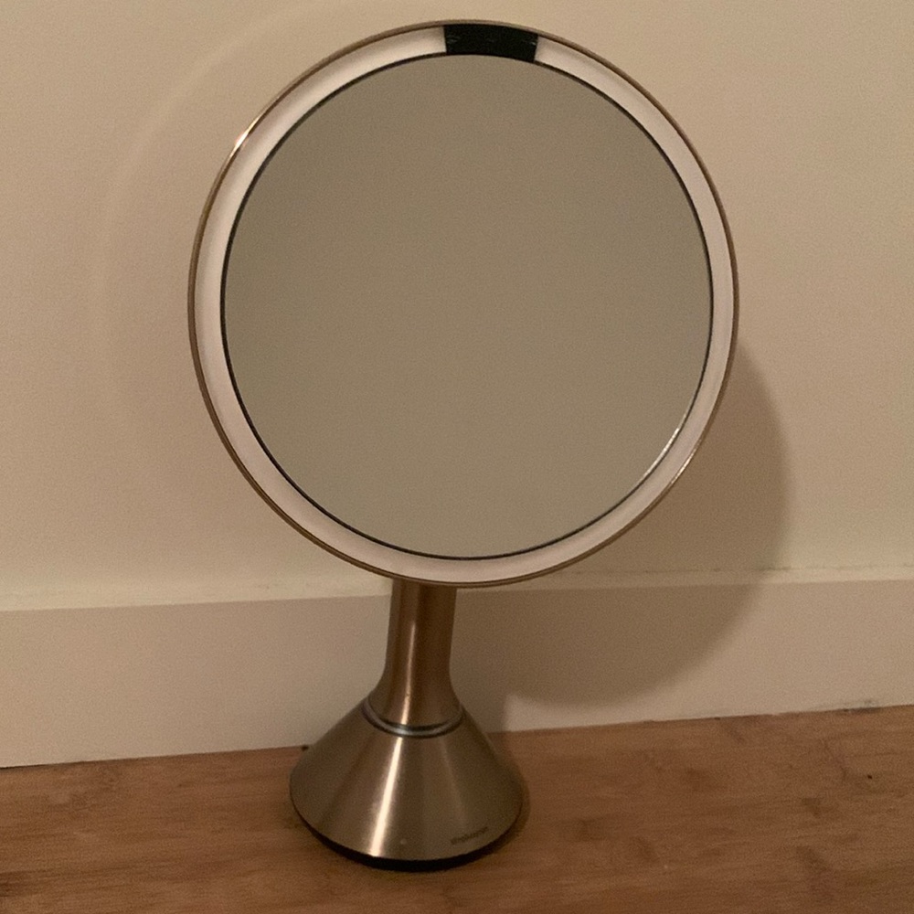 simplehuman sensor mirror round